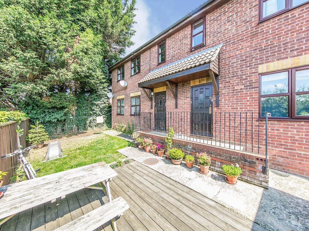 2 bed flat to rent in Greenstead Road, Colchester CO1 Zoopla