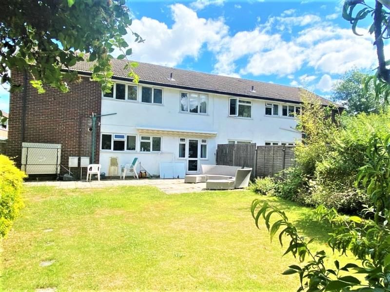 2 bed flat to rent in Kingfield Drive, Woking GU22 Zoopla