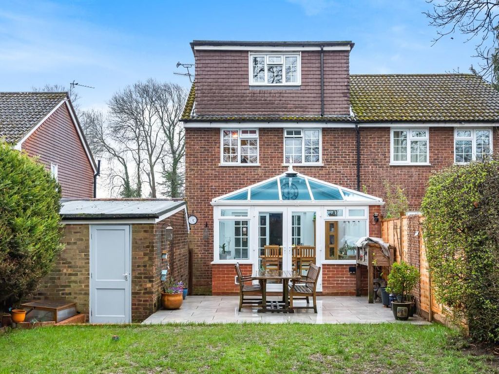 4 bed semidetached house for sale in Pinckards, Chiddingfold