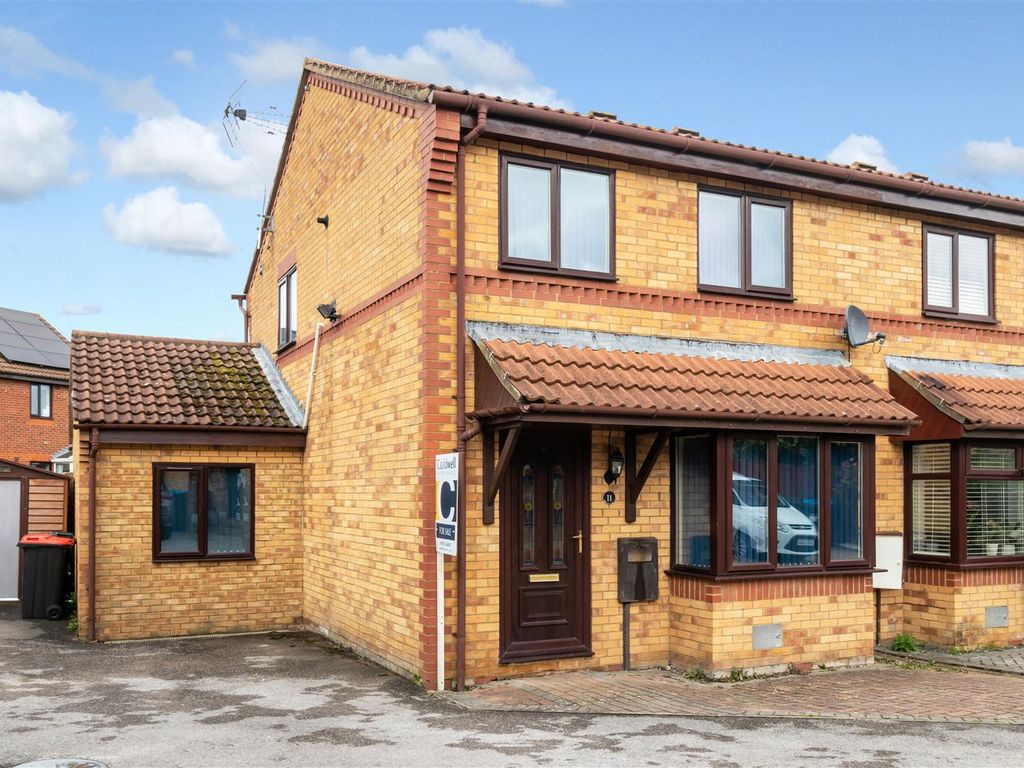 4 bed end terrace house for sale in Rathbone Close, Crownhill, Milton