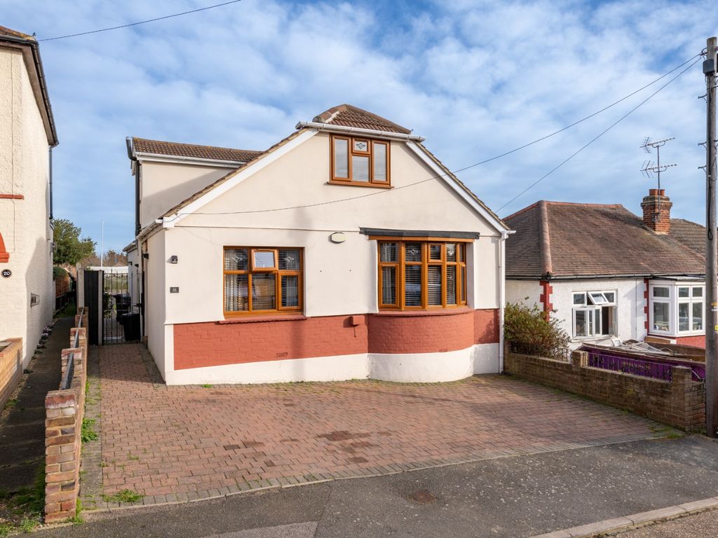 4 bed property for sale in Grove Road, Gillingham ME7 Zoopla