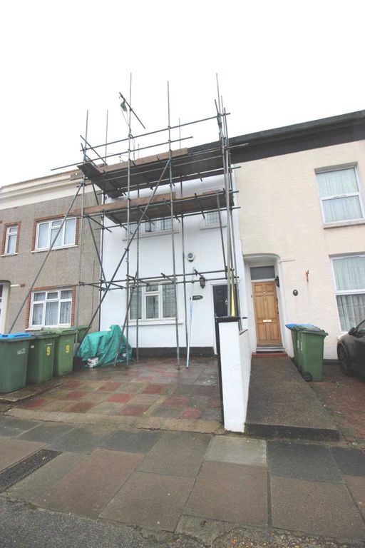 3 bed property to rent in Conduit Road, Woolwich SE18 Zoopla