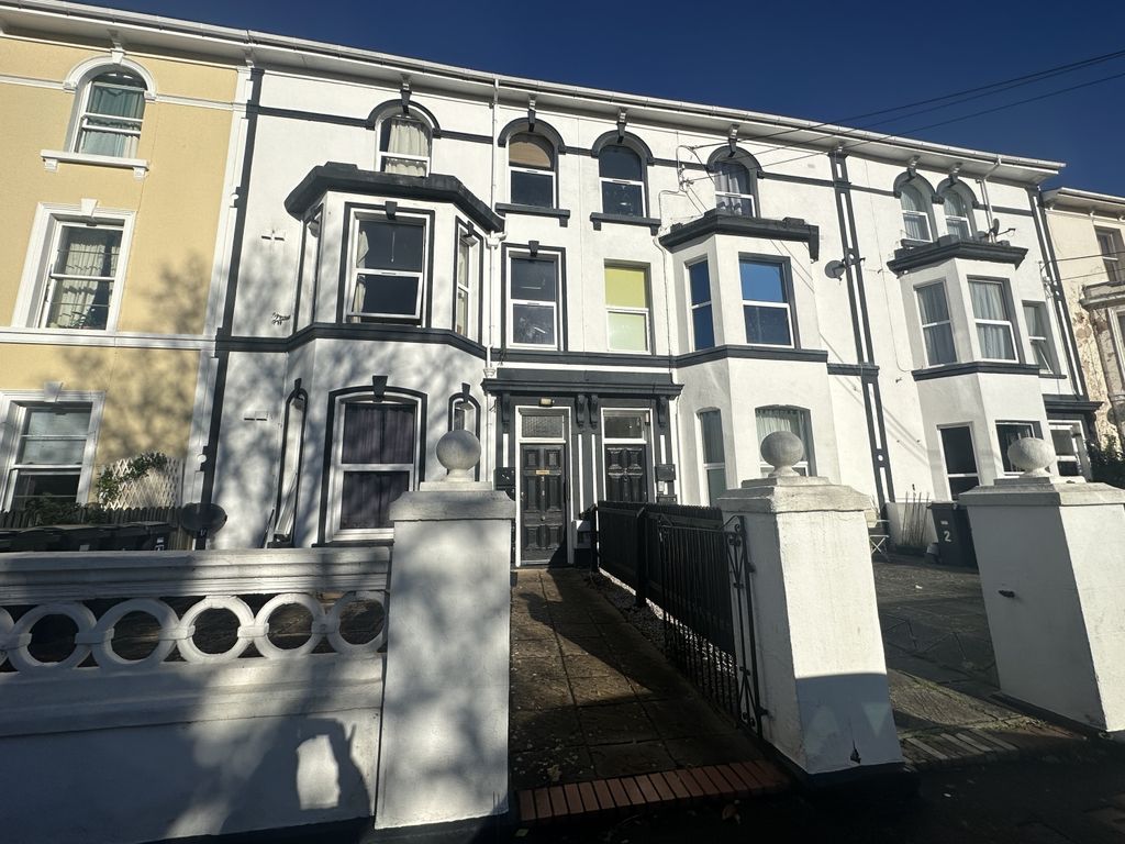 1 bed flat to rent in Barton Crescent, Dawlish EX7, £595 pcm Zoopla