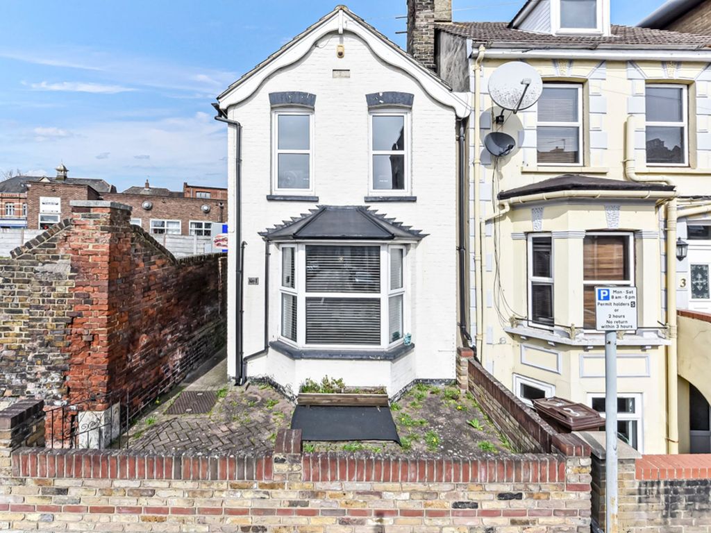 3 bed detached house for sale in St. Marys Road, Strood, Kent. ME2, £