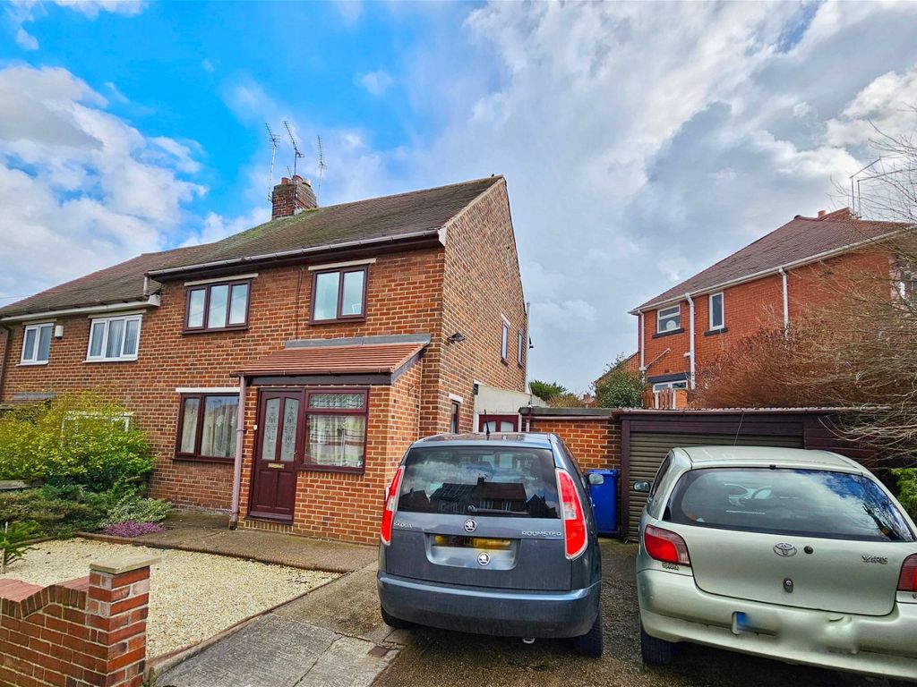 3 bed semidetached house for sale in Key Avenue, Hoyland, Barnsley S74