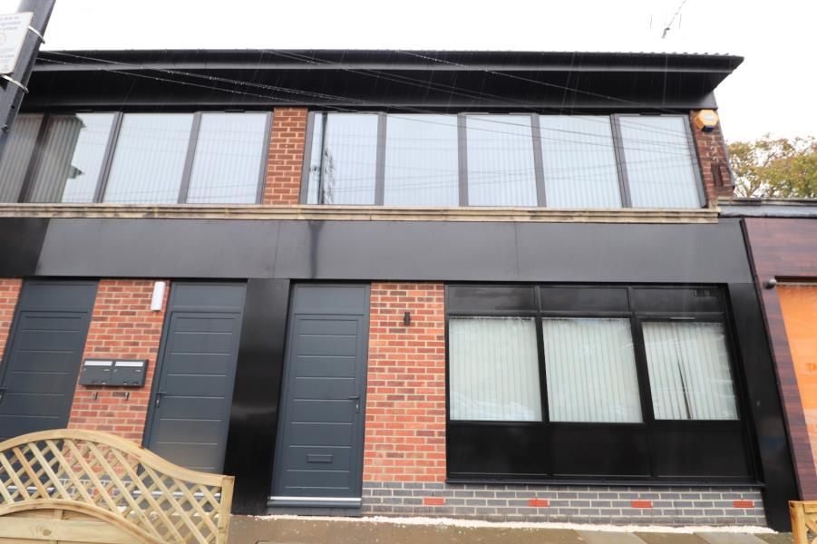 2 bed flat to rent in Chapeltown, Pudsey, Leeds, West Yorkshire LS28