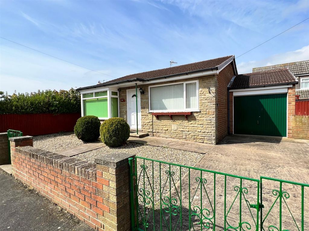 2 bed detached bungalow for sale in Chapel Lane, Cayton, Scarborough