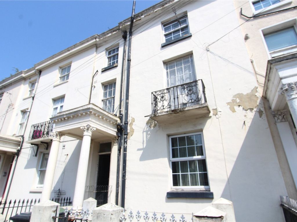 1 bed flat to rent in Burch Road, Northfleet, Gravesend, Kent DA11, £