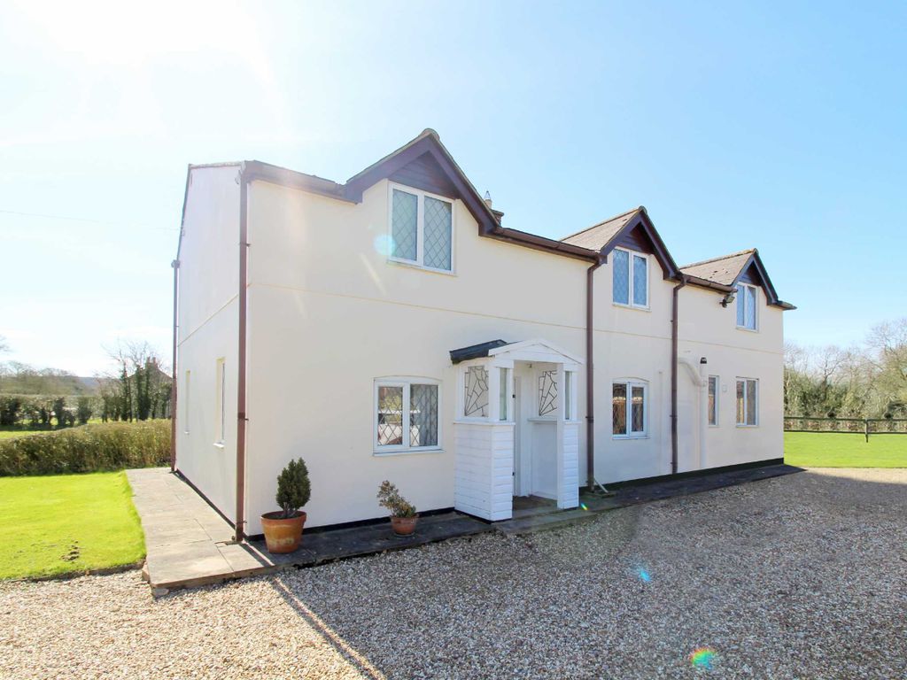 4 bed detached house to rent in Cancourt, Hay Lane, Wroughton