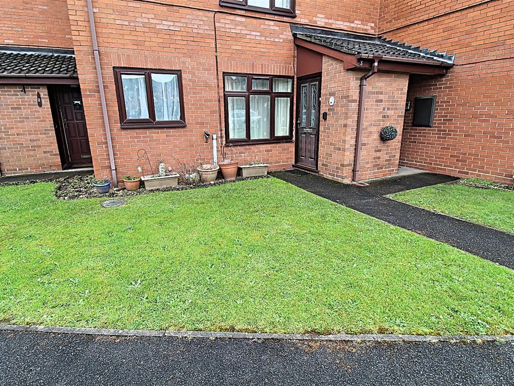 2 bed flat for sale in Alum Rock Road, Alum Rock, Birmingham B8, £