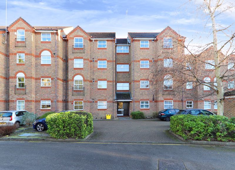 2 bed flat for sale in Salters Close, Rickmansworth WD3, £399,950 Zoopla