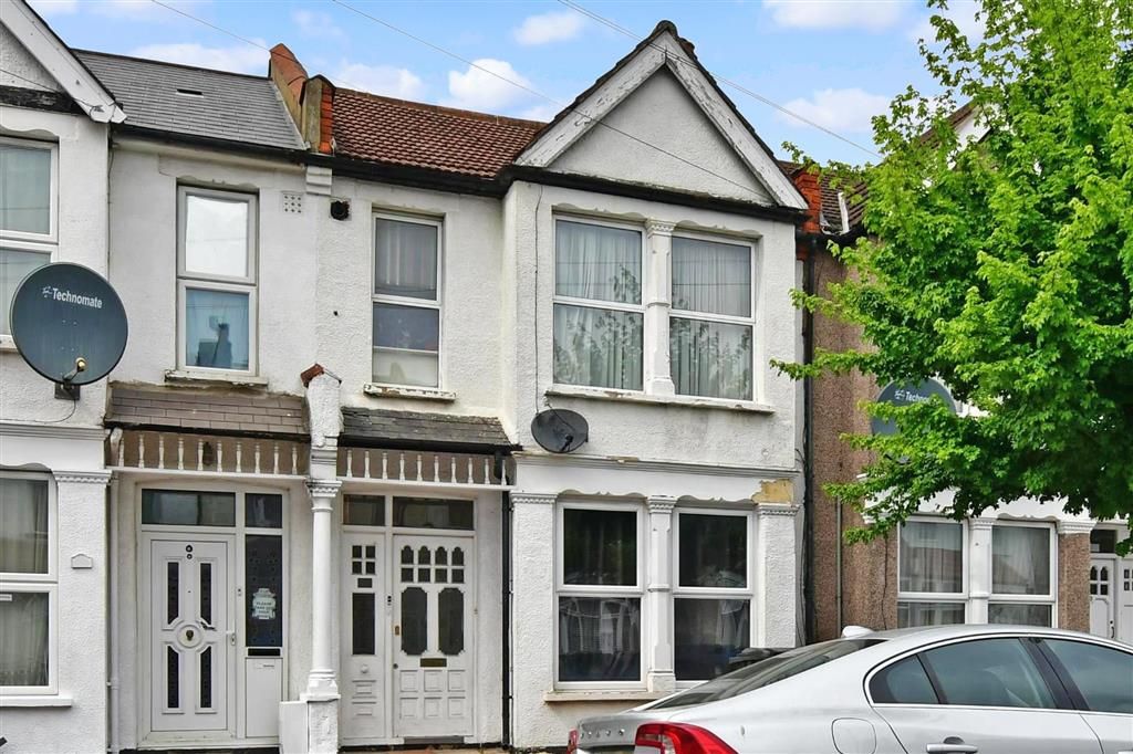 3 bed flat for sale in Langdale Road, Thornton Heath, Surrey CR7 Zoopla