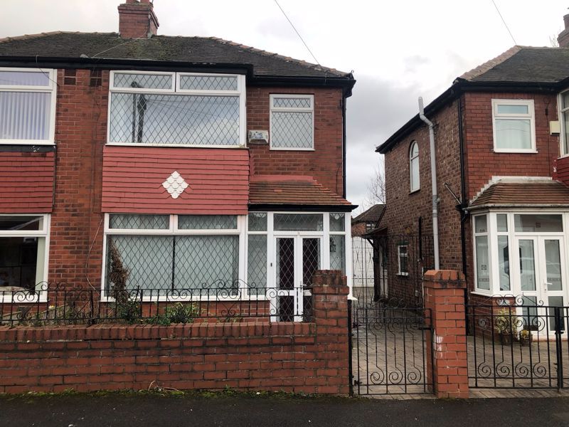 3 bed semidetached house to rent in Shirley Avenue, Chadderton, Oldham