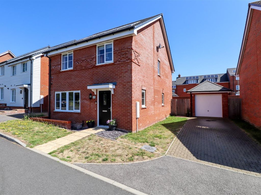 4 bed detached house for sale in Gregory Drive, Church Crookham, Fleet