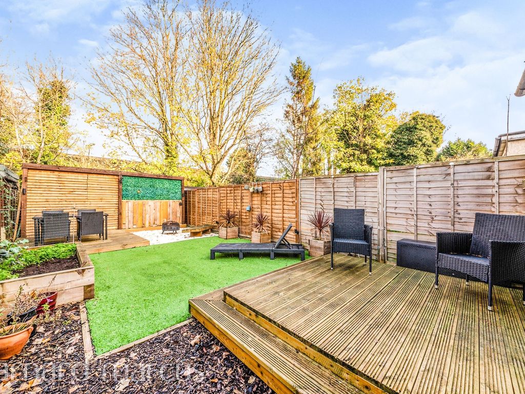 Bishops Park Road London SW16  