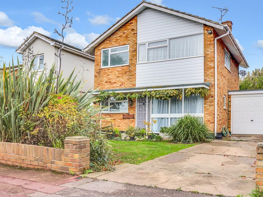 3 bed detached house for sale in Woodgrange Drive, Thorpe Bay SS1, £