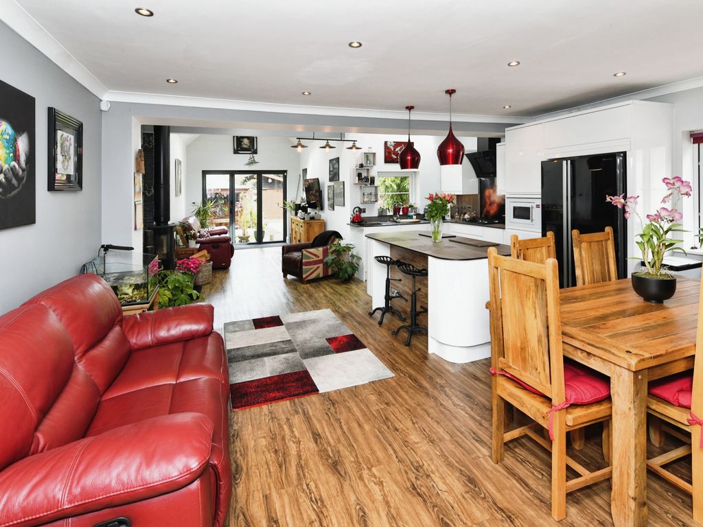 3 bed semidetached house for sale in Hatch Road, Brentwood CM15 Zoopla
