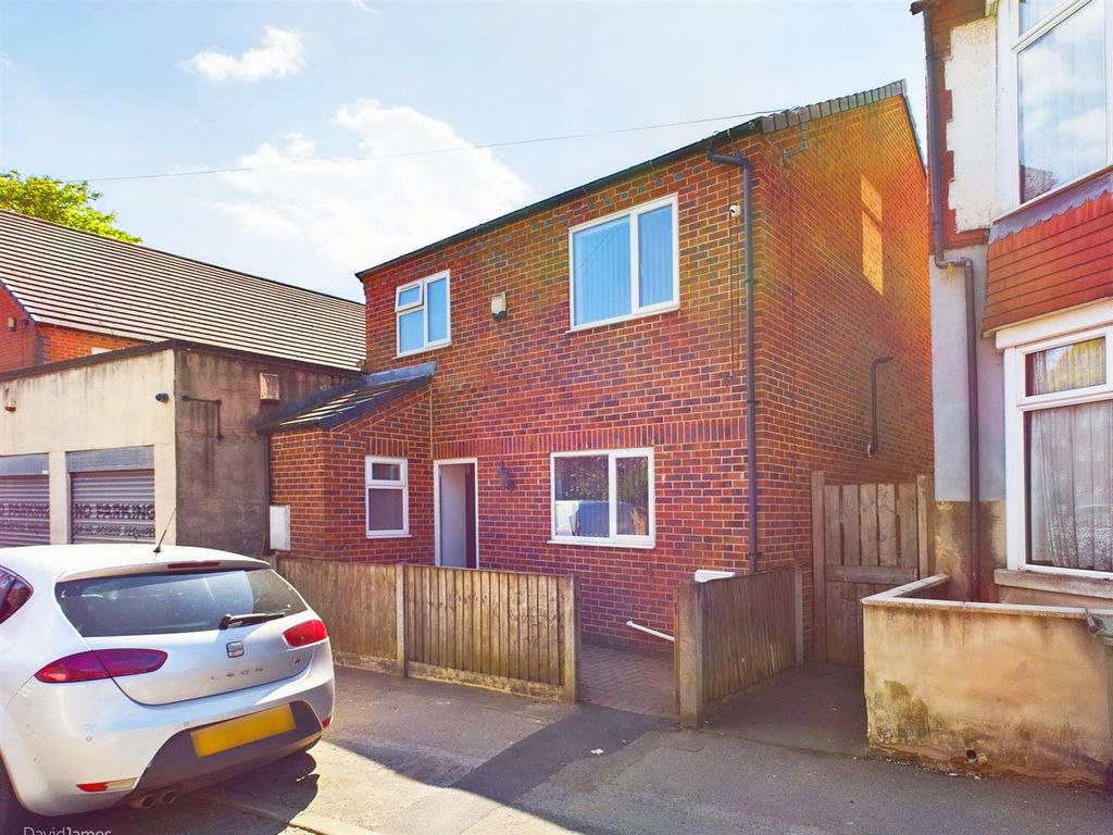 3 bed detached house for sale in Hendon Rise, Nottingham NG3 Zoopla