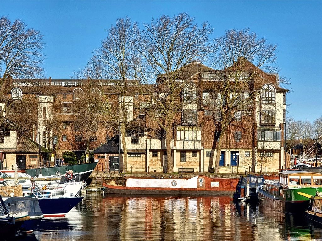 3 bed end terrace house for sale in Swedish Quays, Rope Street, Surrey