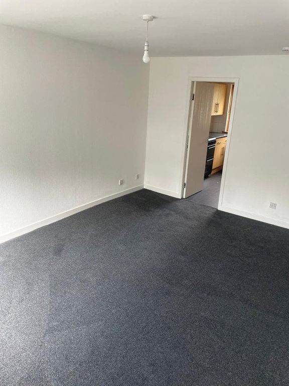 2 bed flat to rent in Lennox Gardens, Linlithgow, West Lothian EH49