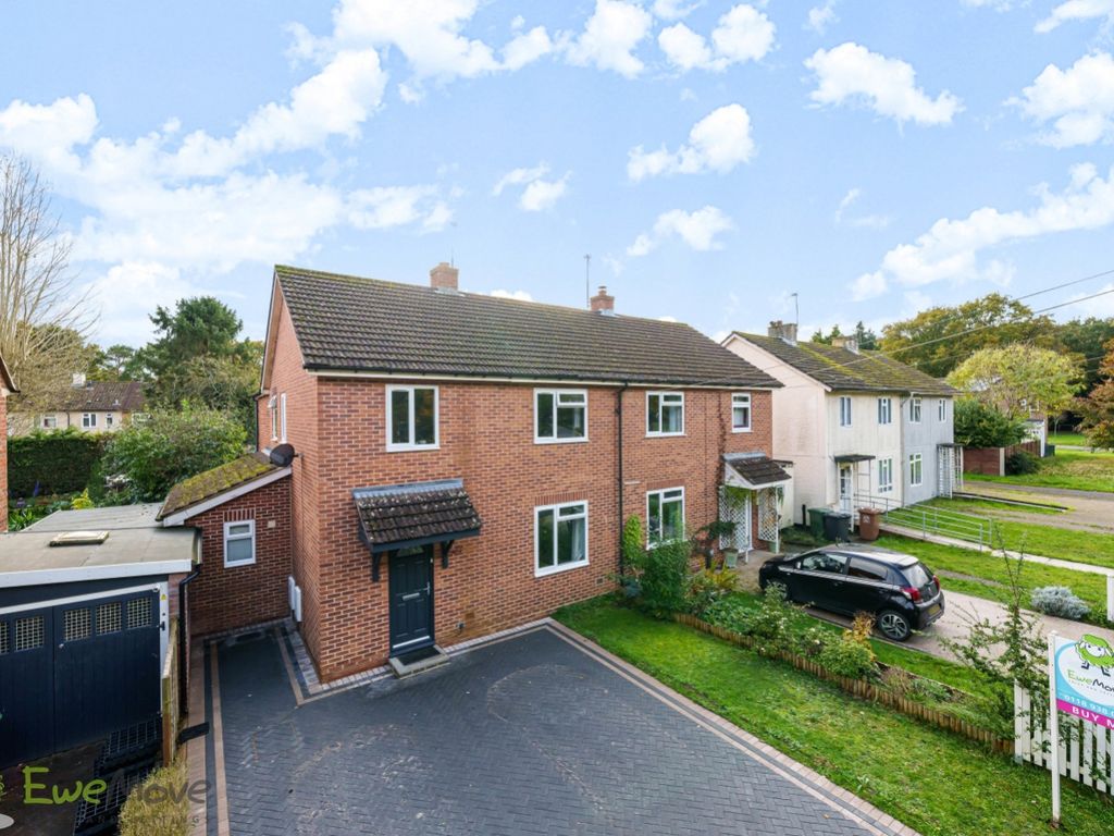 4 bed semidetached house for sale in Plantation Road, Tadley RG26, £