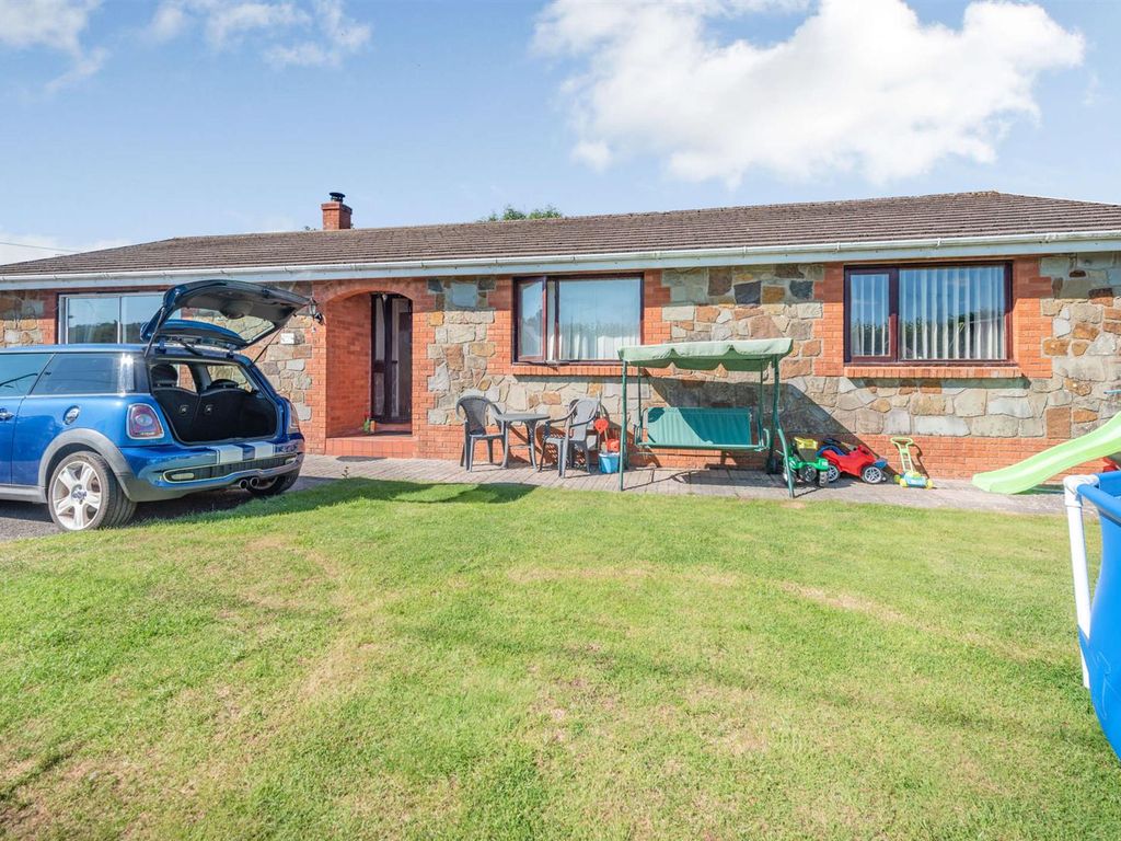 3 bed detached bungalow for sale in Derwydd Road, Llandybie, Ammanford