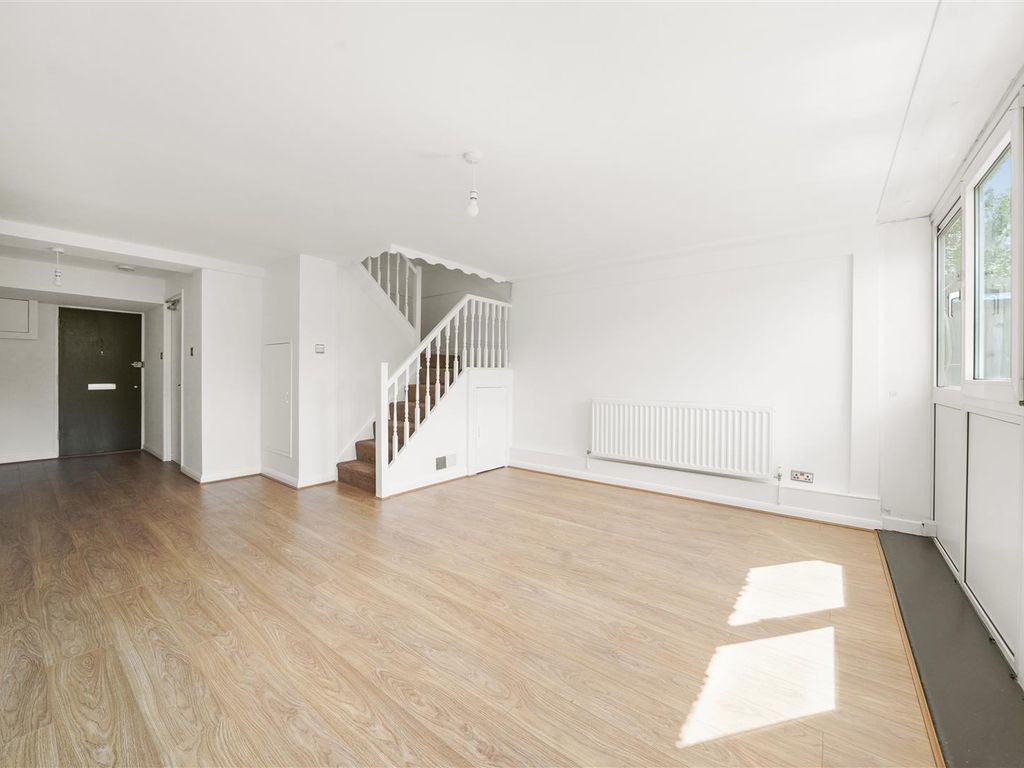 3 bed flat to rent in Redwood Estate, Hounslow TW5 Zoopla