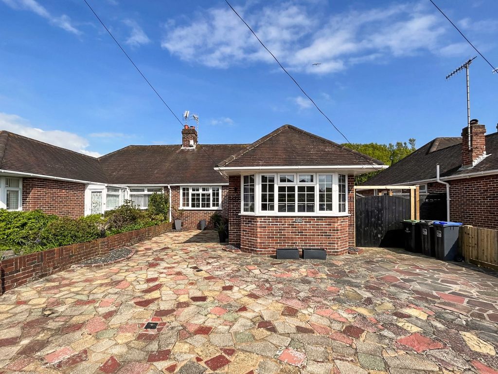 2 bed bungalow for sale in A'becket Gardens, Worthing, West Sussex BN13