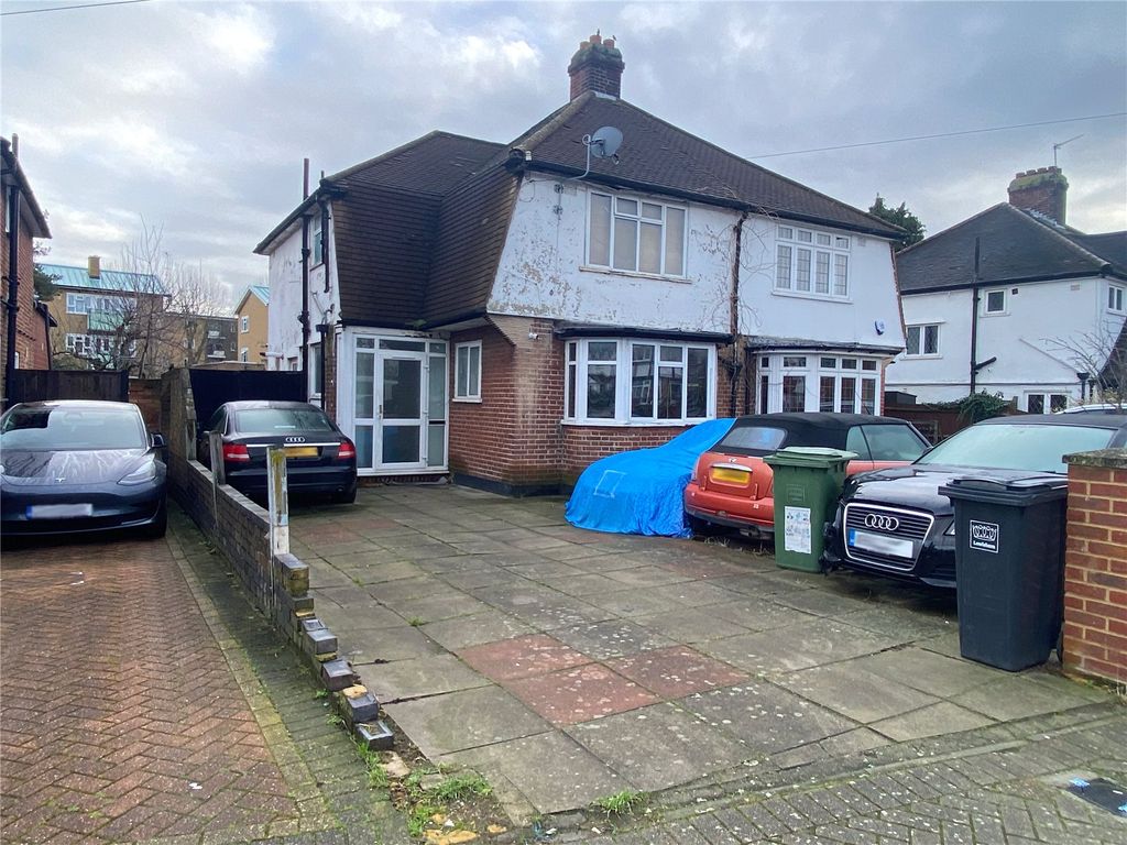 3 bed semidetached house for sale in Waterbank Road, Catford, London
