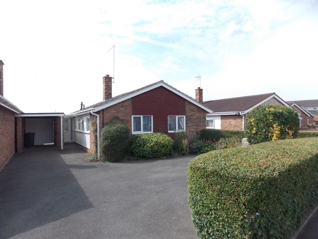 3 bed detached bungalow for sale in Coneygree Road, Stanground
