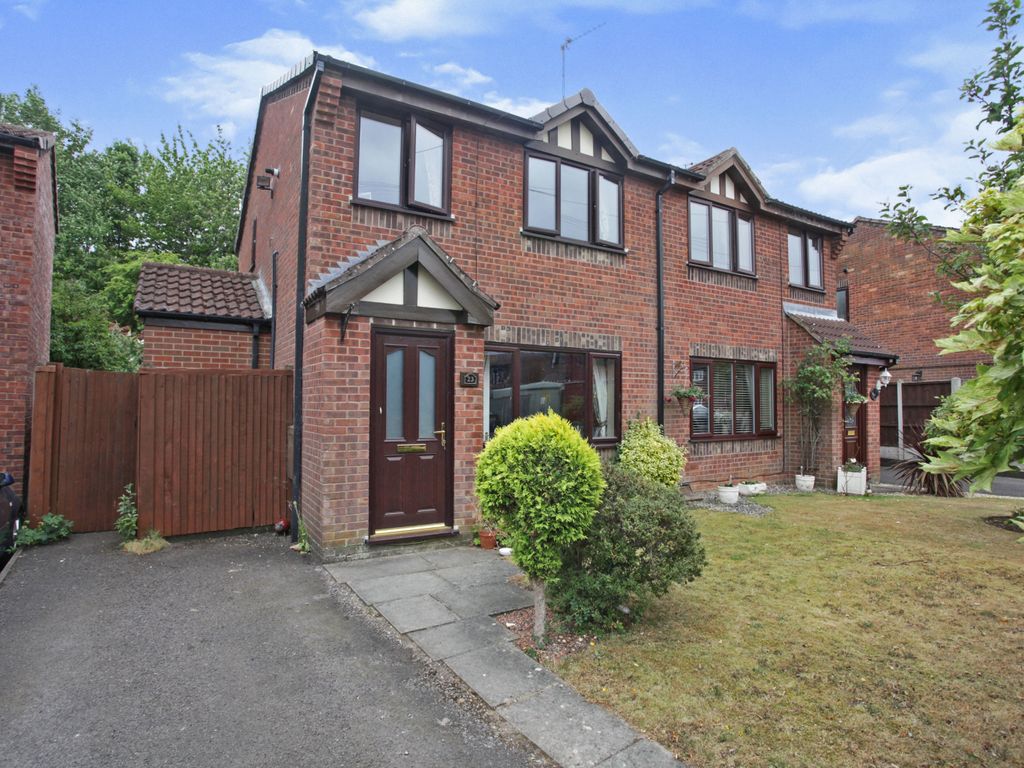 3 bed semidetached house for sale in Orford Rise, Galley Common