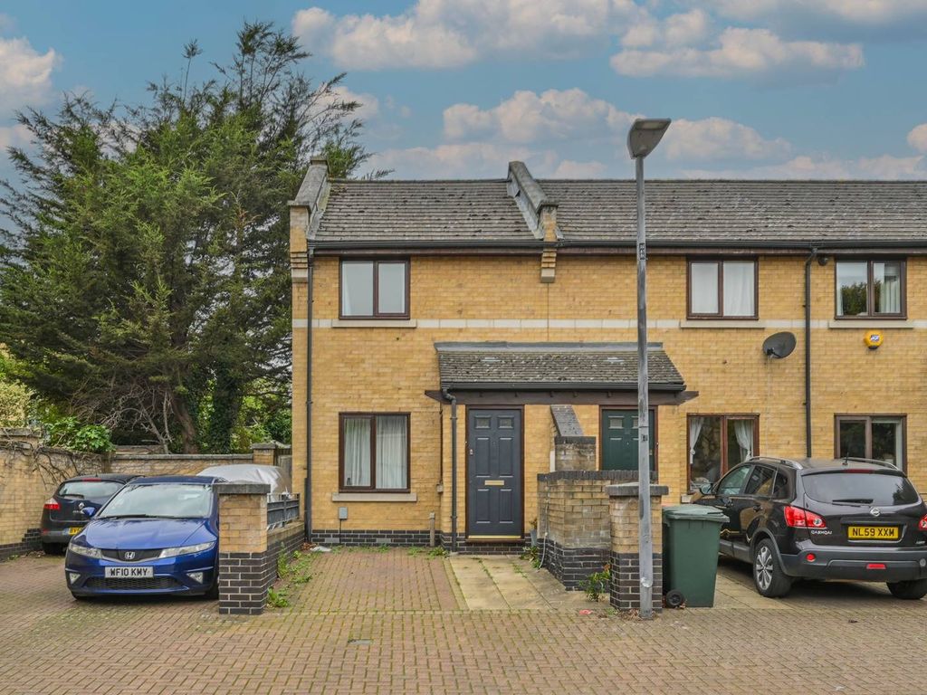 2 bed end terrace house for sale in Road, Royal Docks, London