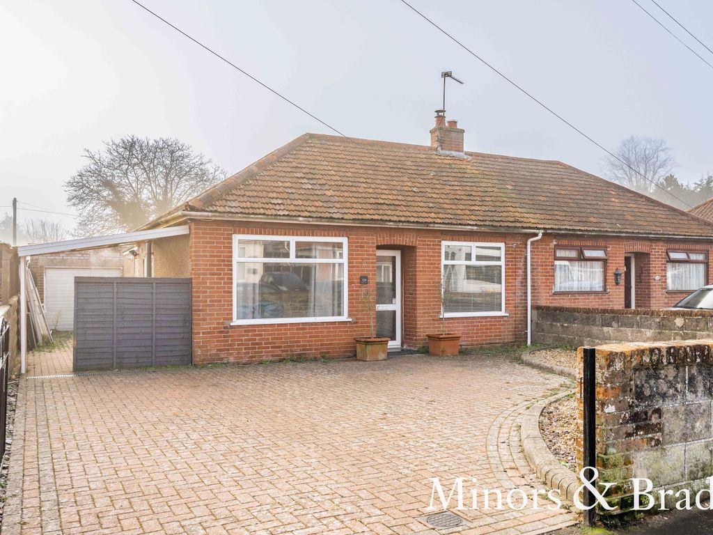 2 bed semidetached bungalow for sale in Links Avenue, Hellesdon