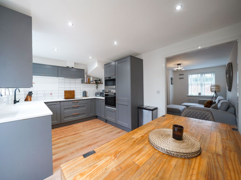 3 bed semidetached house for sale in Marriott Close, Leicester Forest