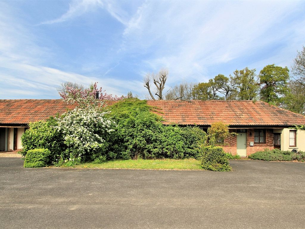 4 bed semidetached house for sale in Eastwood Park, Falfield, Wotton