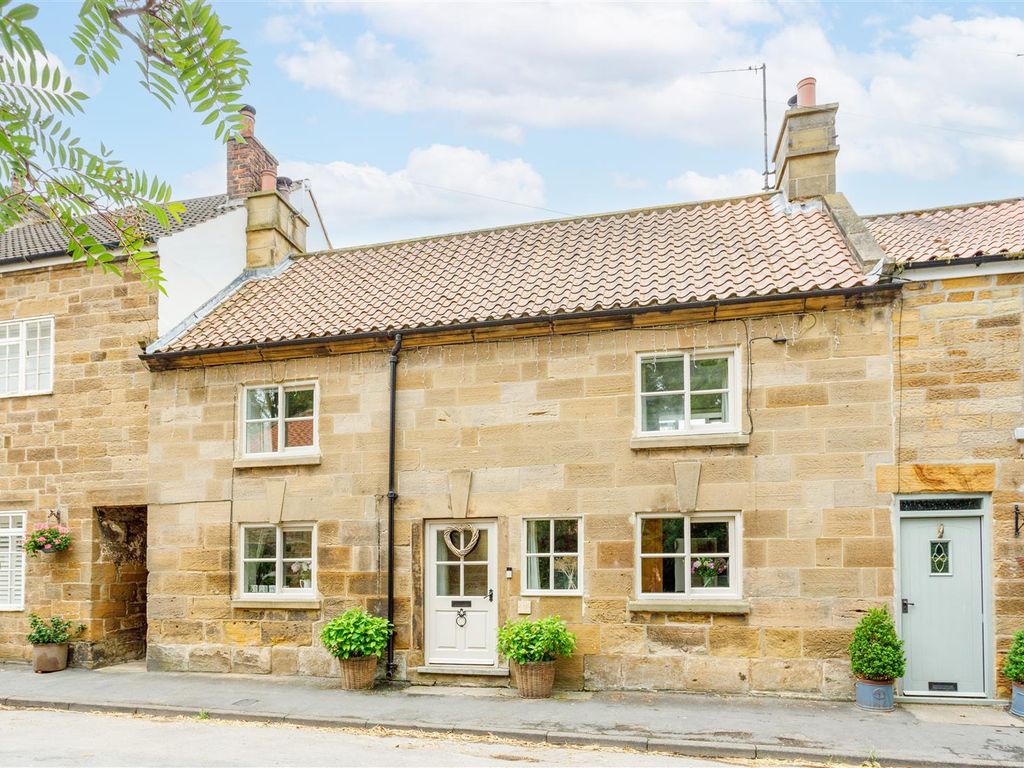 3 bed terraced house for sale in High Street, Swainby, Northallerton