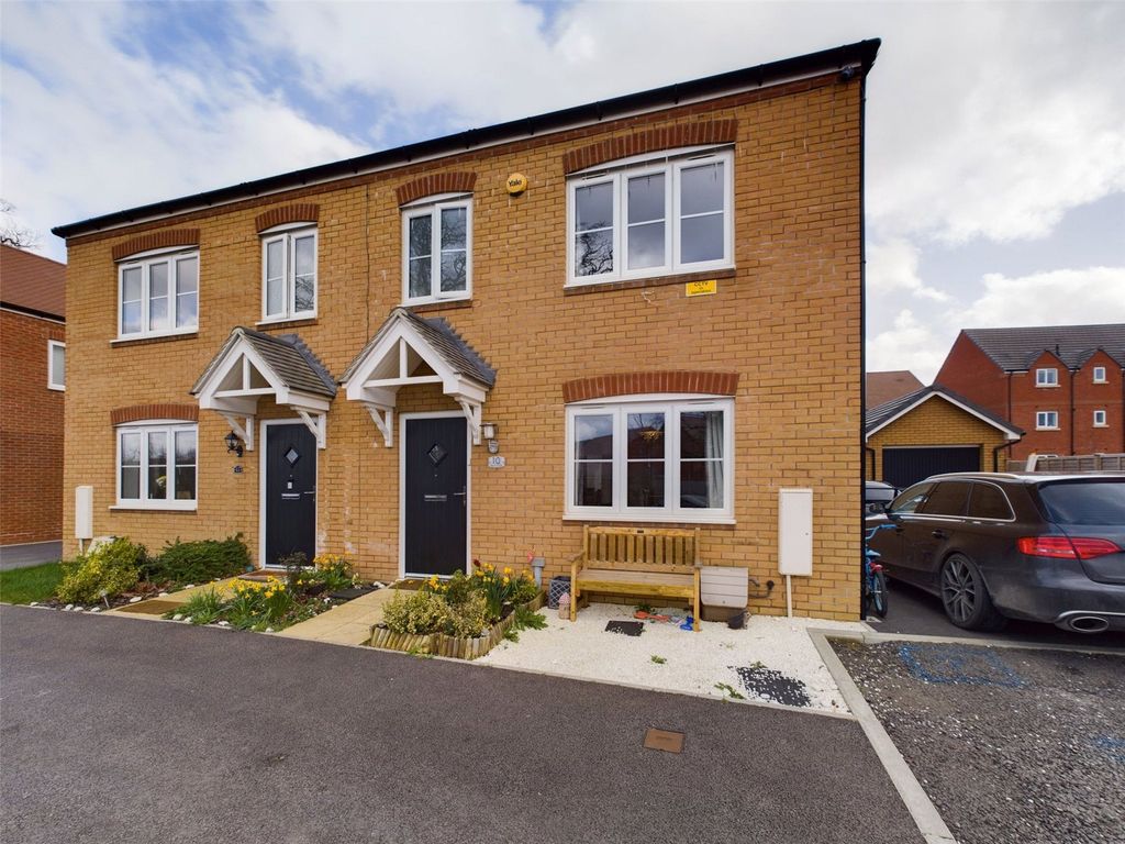 3 bed semidetached house for sale in Niblett Close, Hardwicke