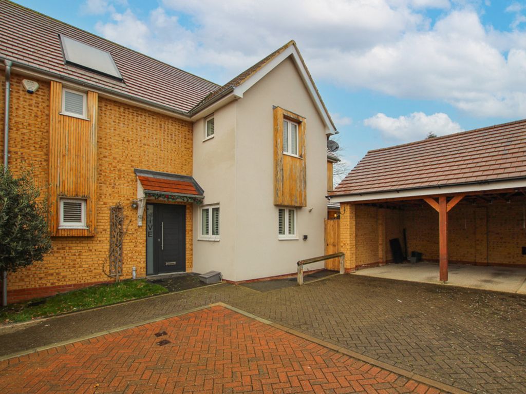 4 bed detached house for sale in Canute Close, Wickford SS11, £675,000