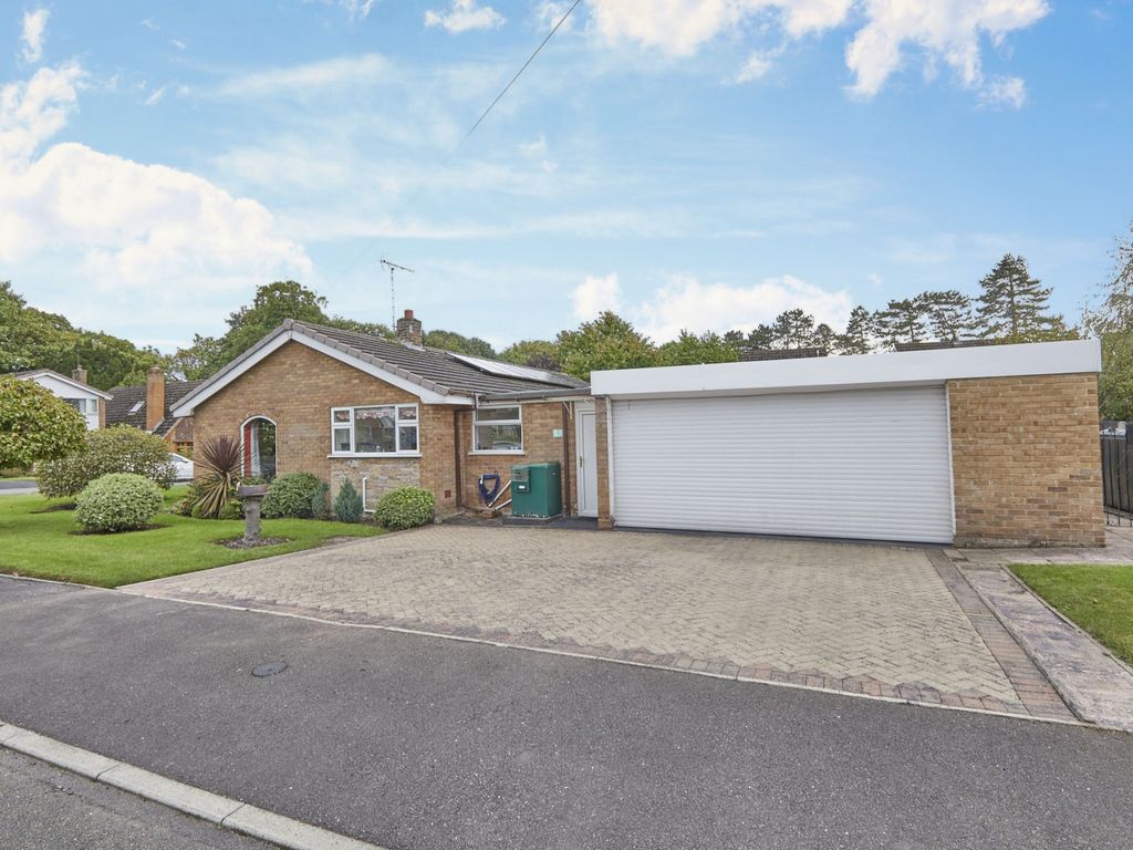 3 bed bungalow for sale in Lake Drive, Doveridge, Ashbourne DE6 Zoopla