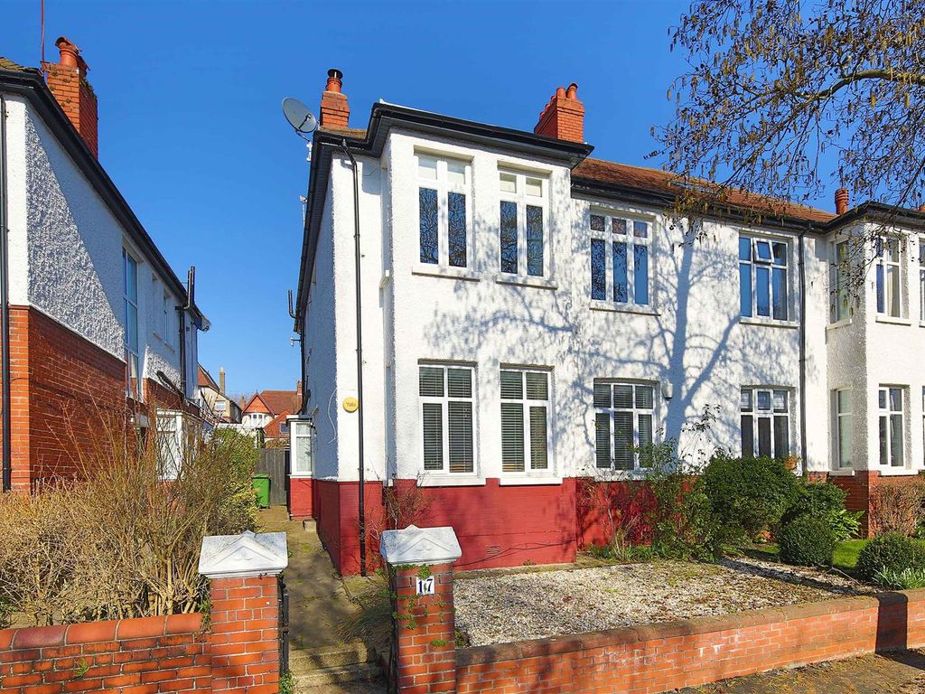 2 bed flat for sale in Winchester Avenue, Penylan, Cardiff CF23, £