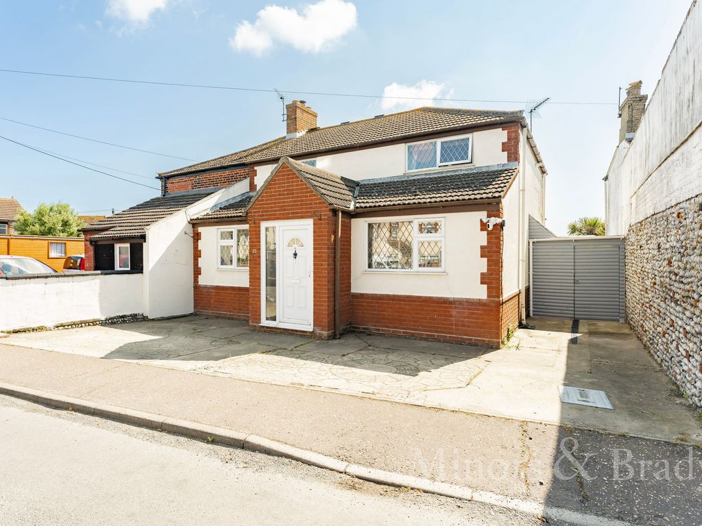 4 bed semidetached house for sale in Clay Road, CaisterOnSea, Great
