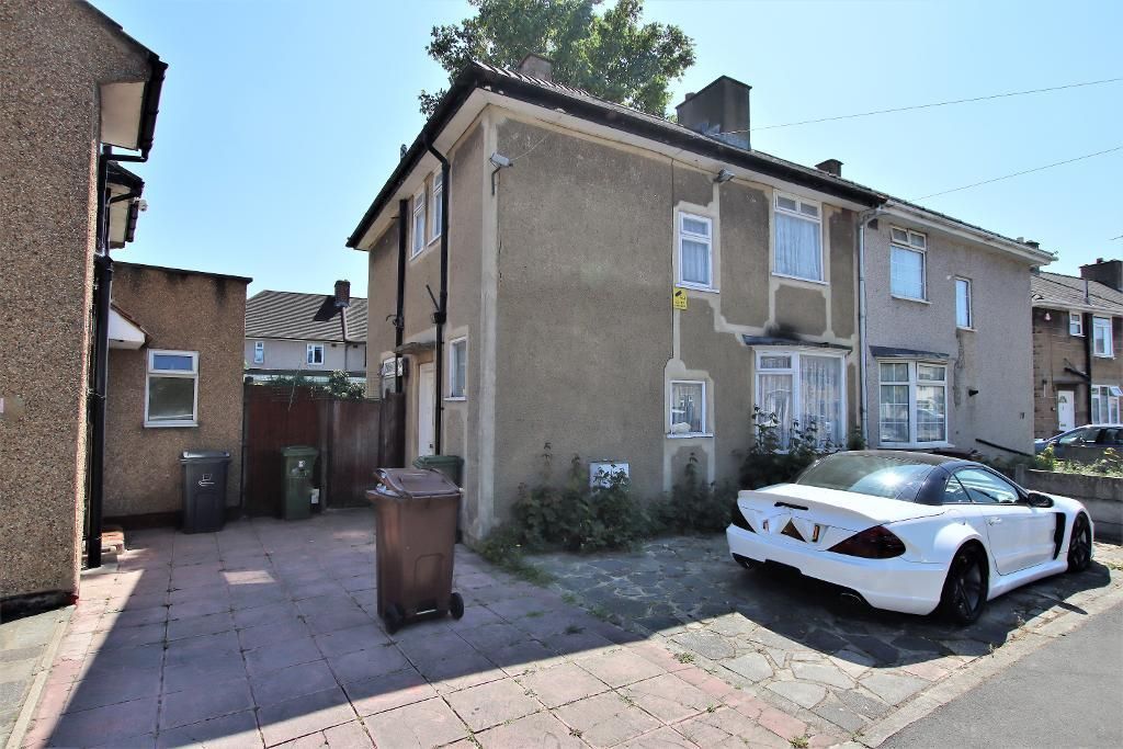 3 bed semidetached house for sale in Campden Crescent, Dagenham, Essex