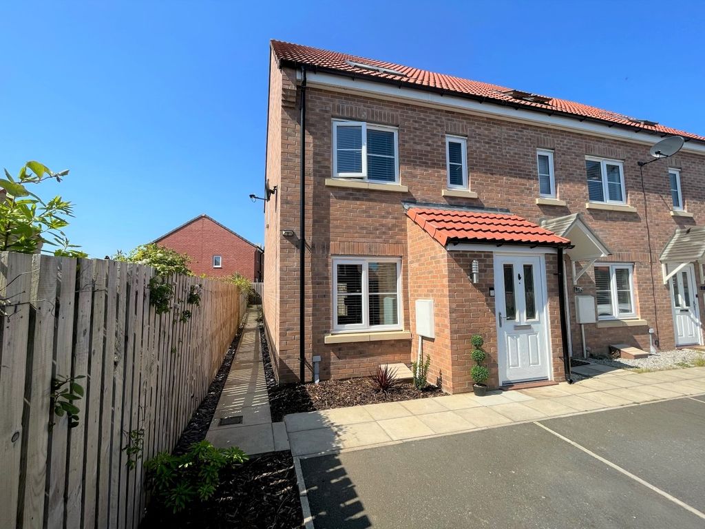 3 bed end terrace house for sale in Egremont Place, Sherburn In Elmet, Leeds, North Yorkshire