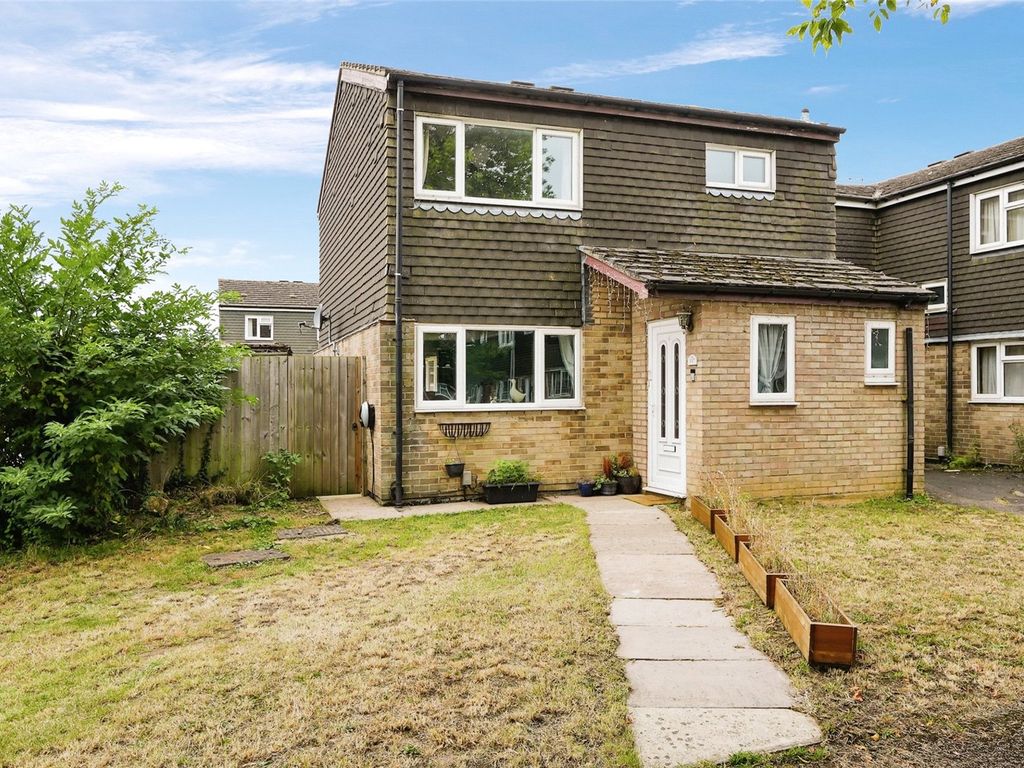 3 bed linkdetached house for sale in Leach Road, Bicester, Oxfordshire