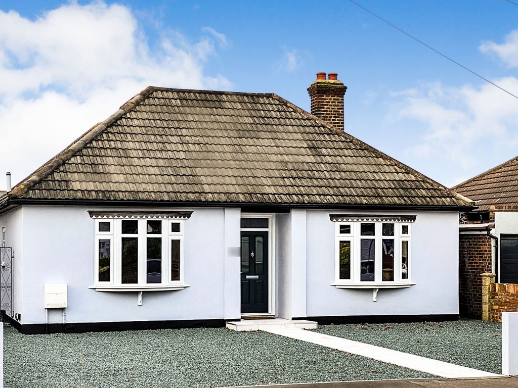 3 bed detached bungalow for sale in Windsor Avenue, Grays RM16, £