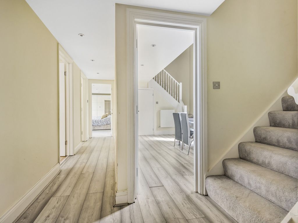 4 bed flat for sale in Royal Drive, London N11 Zoopla
