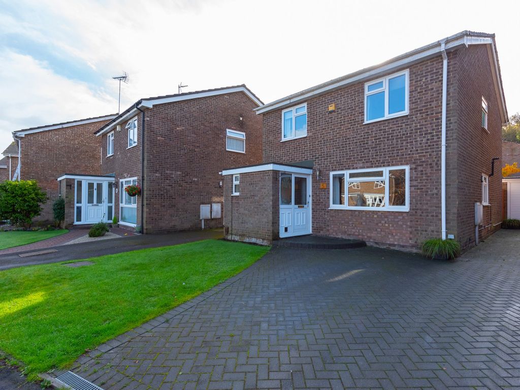 4 bed detached house for sale in Cypress Way, Blackwater, Camberley