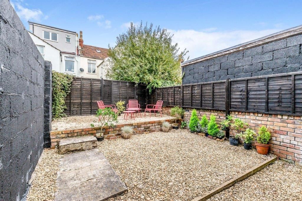 2 bed flat to rent in St. Johns Lane, Bedminster, Bristol BS3, £1,300