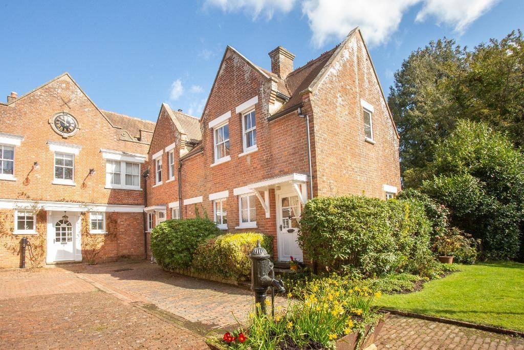 2 bed semidetached house for sale in Oakdown Court, Burwash Common, Etchingham, East Sussex