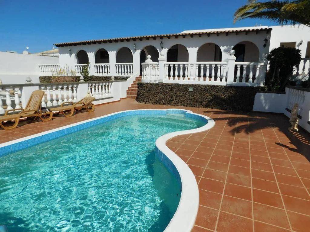 4 bed villa for sale in Quiet, Guime, Lanzarote, 35559, Spain Zoopla